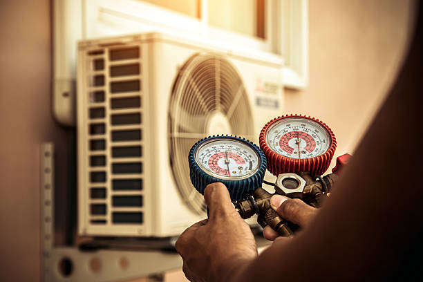 Professional Hvac technician working in Livingston, LA